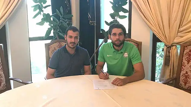 1922 Konyaspor, Kadem Burak Yaşar ile sözleşme imzaladı