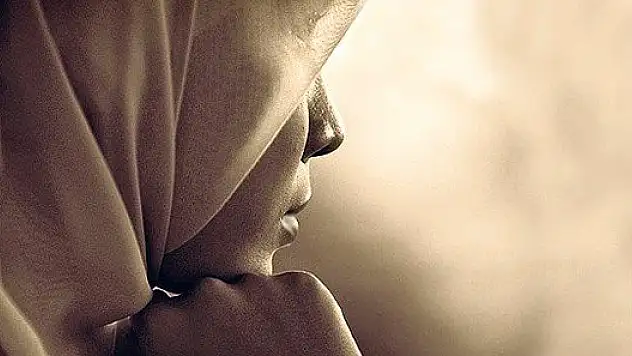 Hürriyet'ten çirkin türban manşeti