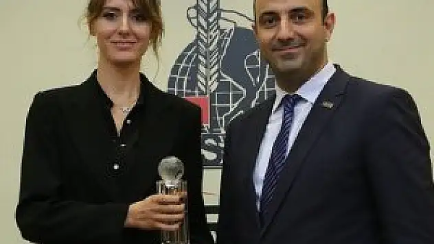 AA muhabirine ödül