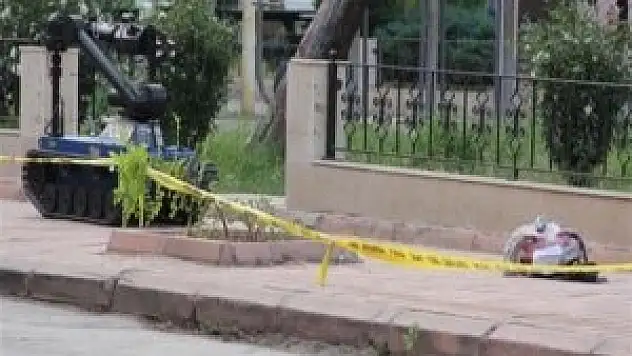 Okul çantasından mermi çıktı