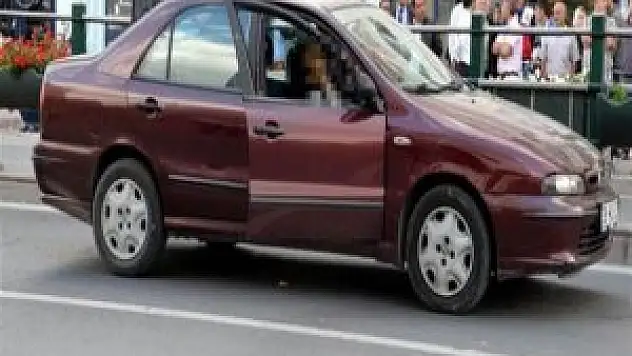 Radyo spikerine kırmızı ışıkta infaz!