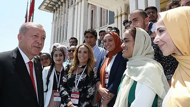 Cumhurbaşkanı Erdoğan Amerikalı ve Kanadalı öğrencileri kabul etti