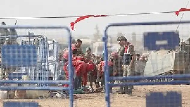 IŞİD'den kaçan Suriyelilerin Suruç'taki bekleyişi sürüyor