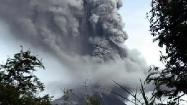 Endonezya'da Sinabung Yanardağı faaliyete geçti