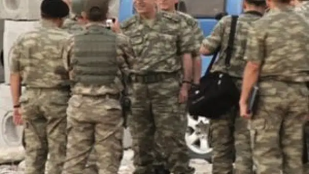 Kara Kuvvetleri Komutanı Suriye sınırında