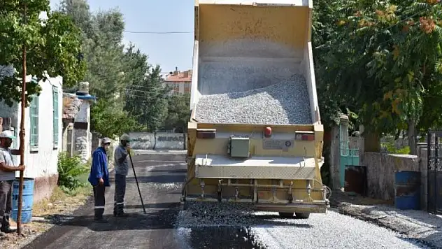 Karapınar'da sathi asfalt kaplama çalışmaları sürüyor