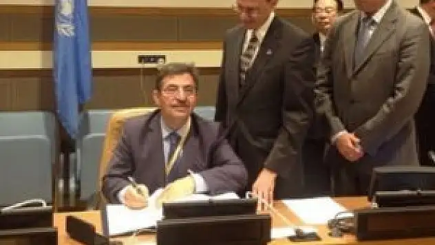 Bakan Güllüce tarihi anlaşmaya imza attı