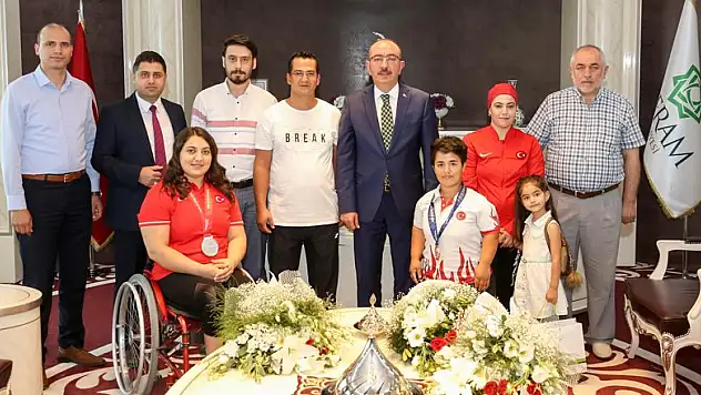 Başkan Kavuş, dünya şampiyonlarını ağırladı