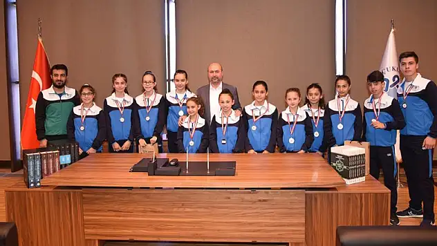 Şampiyonlardan Başkan Pekyatırmacı'ya ziyaret