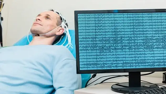 Beyindeki konuşma sinyallerini yazılı metne dönüştürdüler