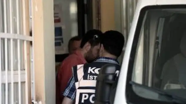 İzmir'de 9 emniyet görevlisi tahliye edildi