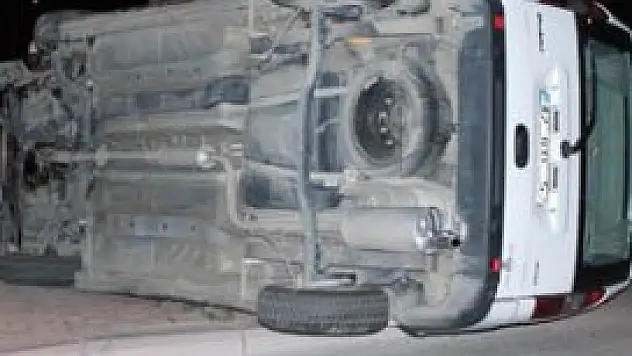 Araçlar çarpıştı, ölümden döndüler