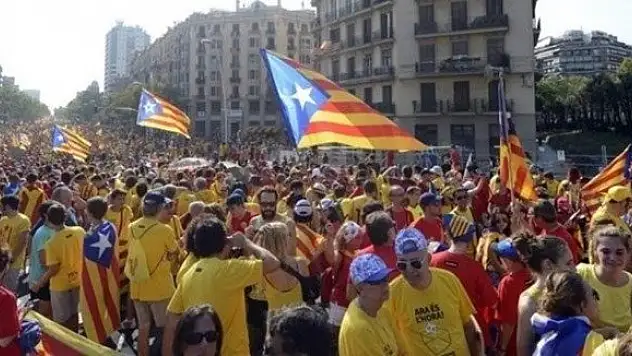 Katalonya'dan bağımsızlık referandumu kararı