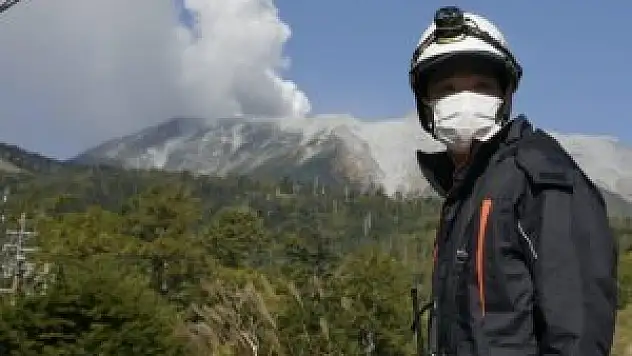 Japonya'daki yanardağ patlamasında 30 kişi öldü