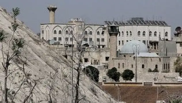 Halep'in yönetim binaları muhalif grupların eline geçti