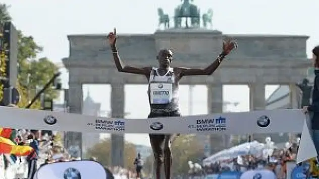 Kenyalı atlet dünya rekoru kırdı