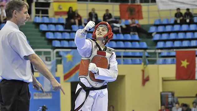 Yalçınkaya, gümüş madalya alan Dürdane'yi kutladı