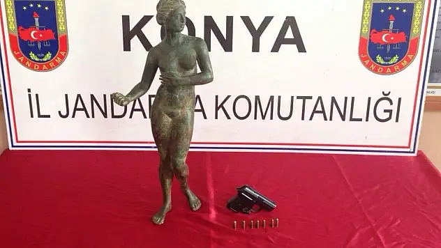 Bagajdan bronz kadın heykeli çıktı