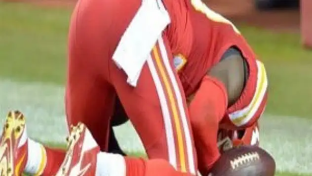 Müslüman futbolcuya secde cezası