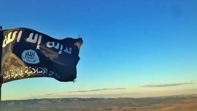 IŞİD Kobani'de bayrak astı!