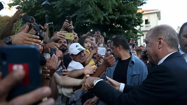 Cumhurbaşkanı Erdoğan Sultanahmet'te vatandaşlarla buluştu