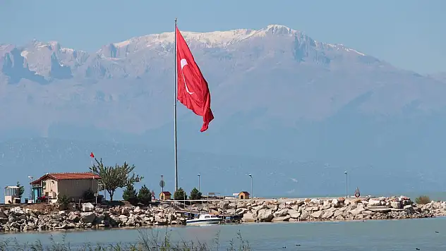 Anamas Dağı'nın zirvesine kar yağdı