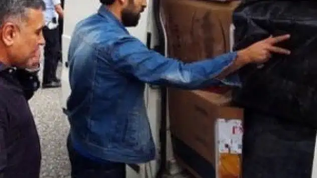 2 minibüsten 100 bin paket kaçak sigara çıktı