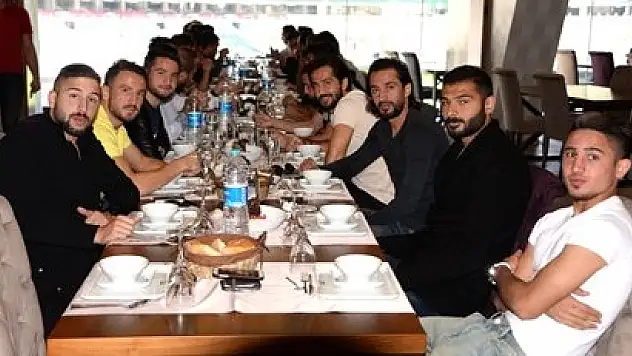 Yeni statta ilk yemek