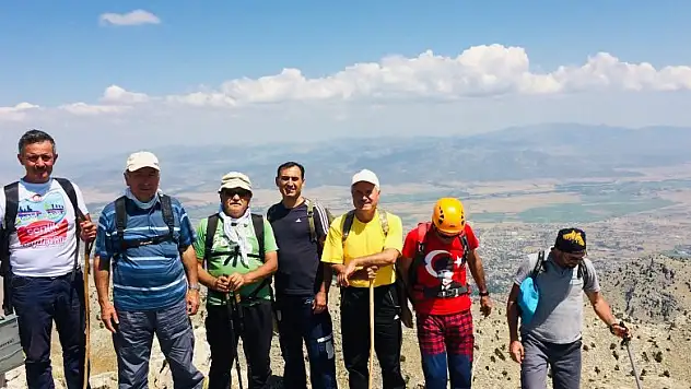 Seydişehirli dağcılar 30 Ağustos zaferi için tırmandı