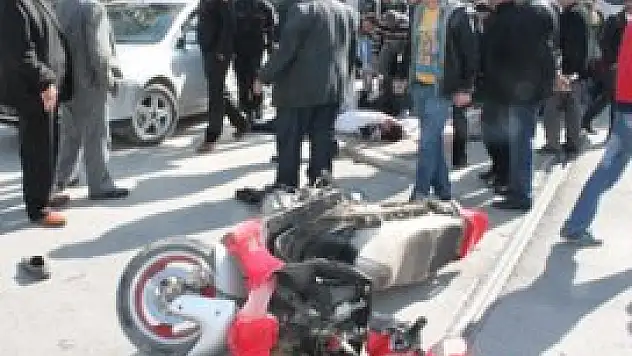 Konya'da otomobil motosiklete çarptı 2 yaralı