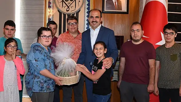 Özel öğrencilerden Başkan Altay'a 'Özel' ziyaret