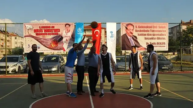 Akşehir'de 5. Geleneksel 3x3 Sokak Basketbolu heyecanı başladı