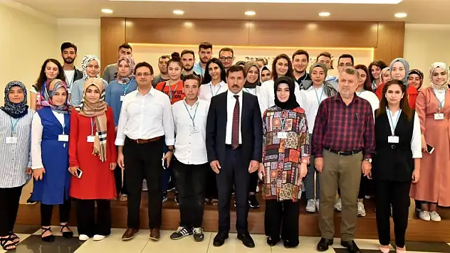 Başkan Kılca, stajını tamamlayan öğrencilerle bir araya geldi