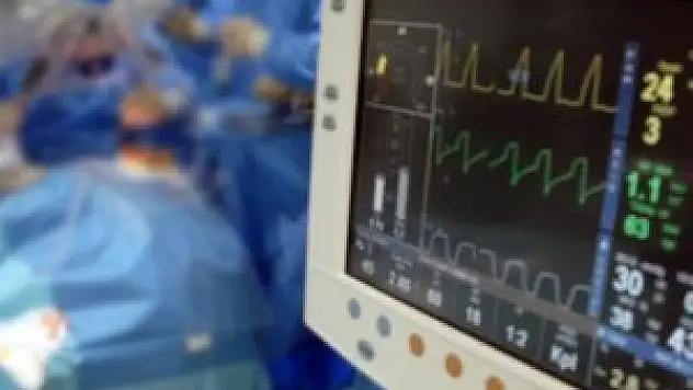 İsveç'te rahim nakli yapılan kadın doğurdu