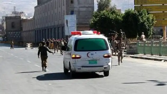 Yemen'de askeri karargahlara saldırı