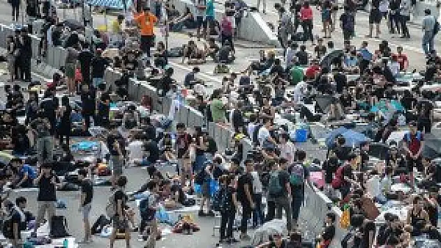 Hong Kong'da hükümet protestocularla görüşecek