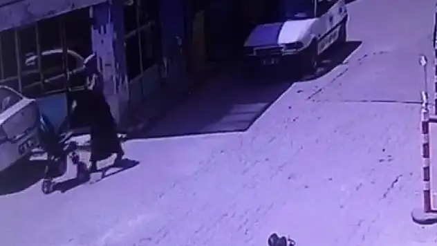Konya'da bebek arabasını çalan şüpheli kamerada