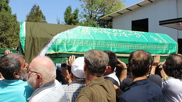 Selman Selim Akyüz'ün annesi toprağa verildi