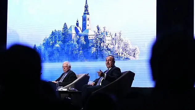 Çavuşoğlu: Göçmen krizi sadece Türkiye'nin meselesi değil