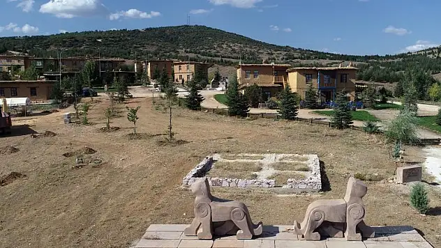Kerpiç evleriyle büyüleyen 'sanatçı köyü'ne ilgi artıyor