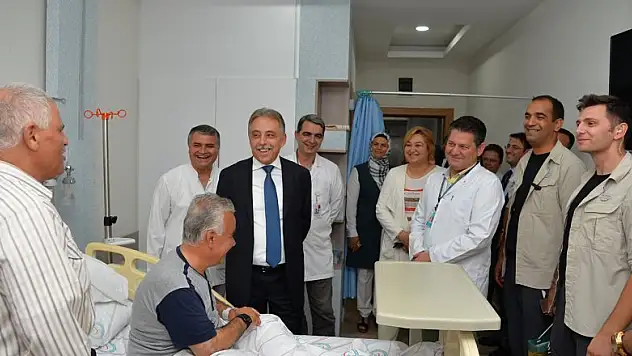 Vali Toprak  Eğitim ve Araştırma Hastanesi'ni ziyaret etti