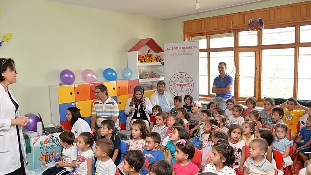Miniklere beslenme ve diş sağlığının önemi anlatıldı