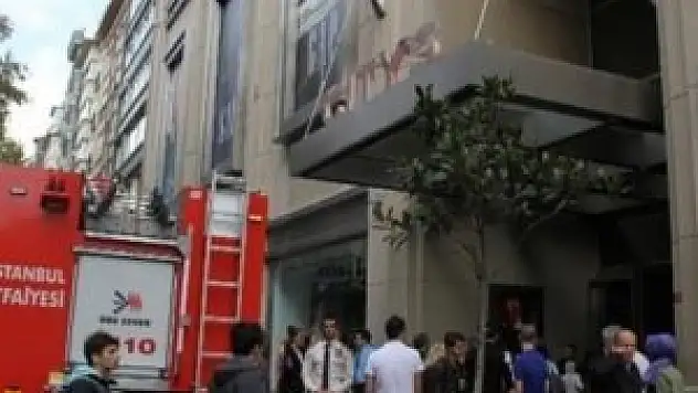 AVM'de yangın paniği