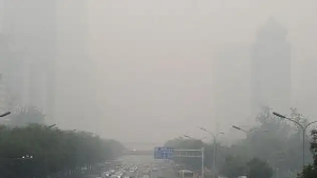 Çin'deki hava kirliliğinde turuncu alarma geçildi