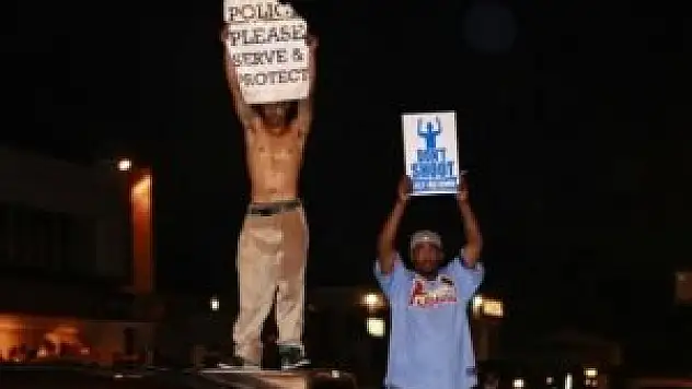 ABD'de polis siyahi bir genci daha vurarak öldürdü