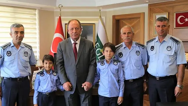 Minik zabıtalardan Başkan Oprukçu'ya sürpriz ziyaret