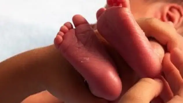 Hastane tuvaletinde doğum yaptı