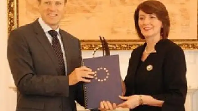 Kosova'dan erken seçim sinyalleri