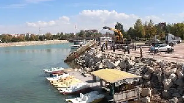 Tekne ve yatlar gölden çıkarılıyor