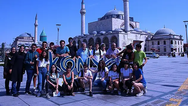 Yabancı gençler güvenli internet kullanımı için Konya'ya geldi